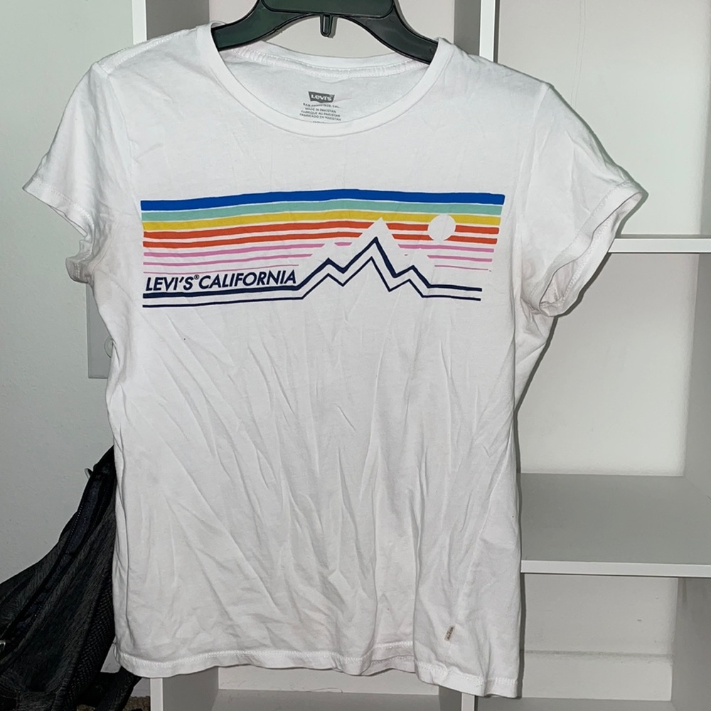 Levi’s tee